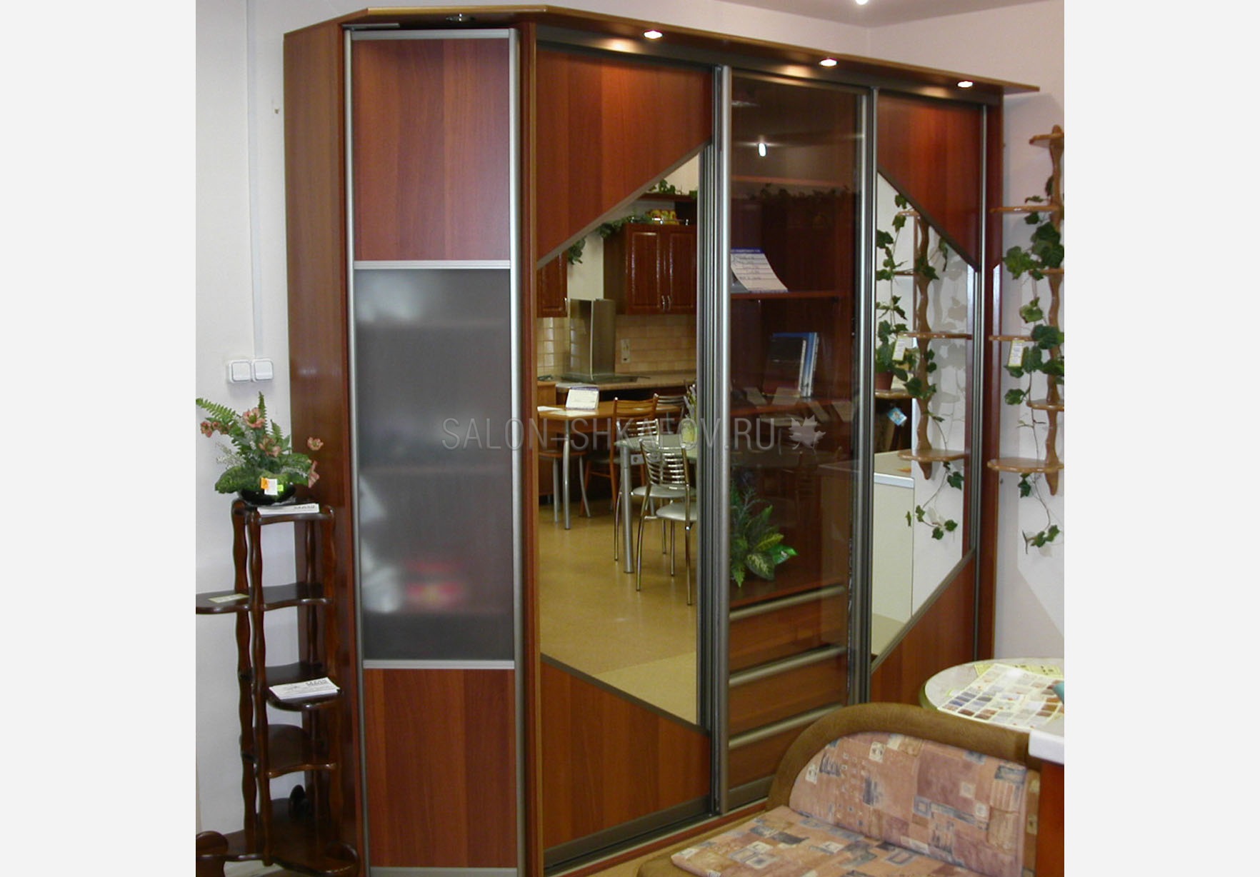 Шкаф со скошенной секцией