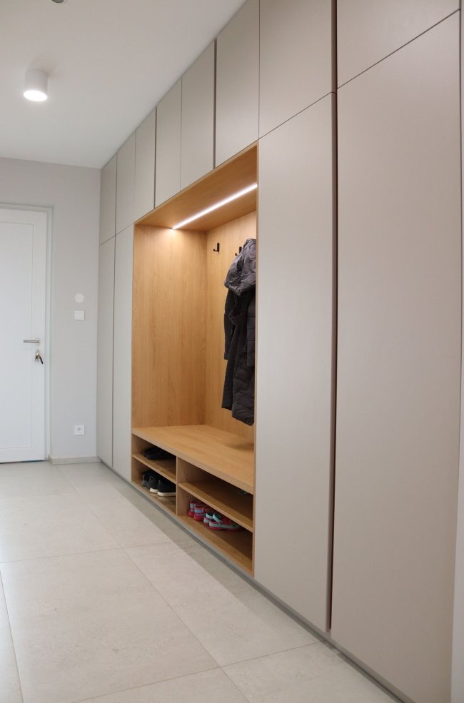 Шкаф Н-1350. В коридор с открытой секцией Шкаф Н-1350. В коридор с открытой секцией